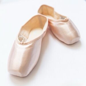 NIB Bloch Tensus Demipointe - Size 3C